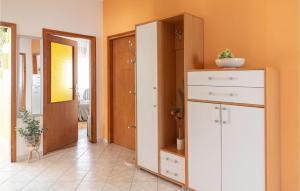 Pet Friendly Apartment In Podstrana