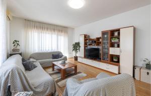 Pet Friendly Apartment In Podstrana