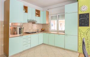 Pet Friendly Apartment In Podstrana