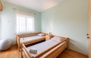 Pet Friendly Apartment In Podstrana