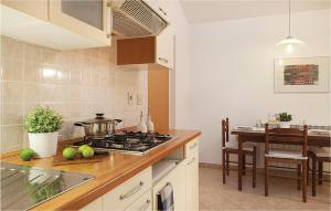 Cozy Apartment In Rabac With House Sea View 