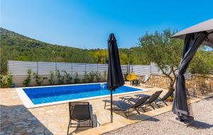 Gorgeous Home In Bilice With Wifi