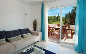 3 Bedroom Stunning Home In Nedescina 