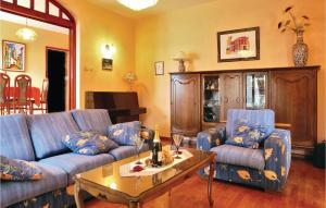 Cozy Home In Kapelica With Wifi