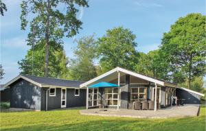 Lovely Home In Glesborg With Wifi