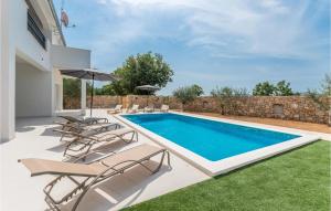 4 Bedroom Awesome Home In Radasinovci 