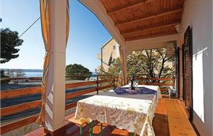 4 Bedroom Awesome Apartment In Starigrad 