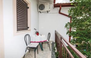 Beautiful Apartment In Starigrad
