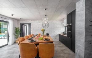 Awesome Home In Sivati With Jacuzzi 