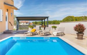 2 Bedroom Lovely Home In Musalez