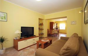 2 Bedroom Beautiful Home In Krnica 