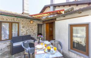 Gorgeous Apartment In Casoli Lu