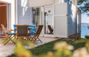 Gorgeous Home In Rogoznica With Kitchen 