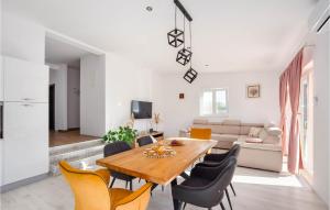 3 Bedroom Beautiful Home In Klis 