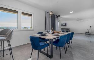 Awesome Home In Smrika