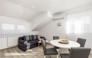 Amazing Home In Slunj With Wifi