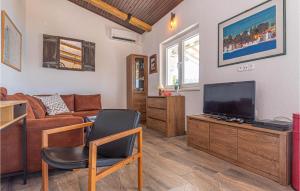 Pet Friendly Apartment In Rogoznica