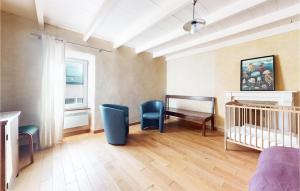 Maisons de vacances Awesome Home In Ploubazlanec : photos des chambres