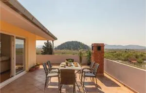 Three-Bedroom Apartment In Rogotin - Rogotin