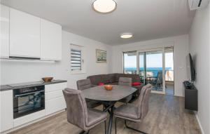 Cozy Apartment In Tucepi 