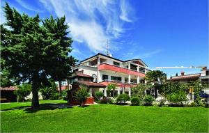 2 Bedroom Beautiful Apartment In Savudrija 