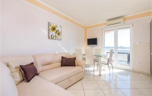 2 Bedroom Stunning Apartment In Povljana 