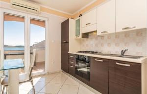 2 Bedroom Stunning Apartment In Povljana 