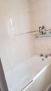 Lovely One bedroom flat with free off road parking