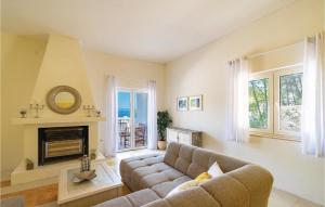 4 Bedroom Gorgeous Home In Blato