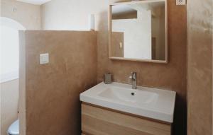 Maisons de vacances 3 Bedroom Stunning Home In Rochefort : Maison de Vacances 3 Chambres 