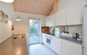 Awesome Home In Ebeltoft With Wifi