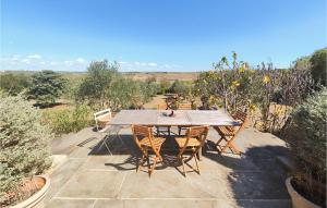 Maisons de vacances 5 Bedroom Beautiful Home In Ouveillan : photos des chambres
