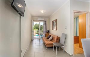 2 Bedroom Nice Apartment In Pinezici 