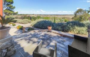 Maisons de vacances 5 Bedroom Beautiful Home In Ouveillan : photos des chambres