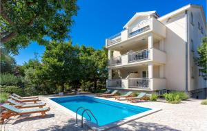 2 Bedroom Nice Apartment In Pinezici