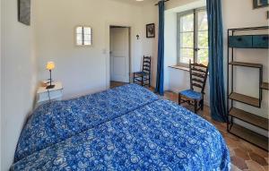 Maisons de vacances 5 Bedroom Beautiful Home In Ouveillan : photos des chambres