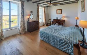 Maisons de vacances 5 Bedroom Beautiful Home In Ouveillan : photos des chambres