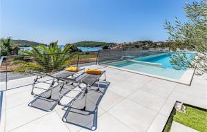 2 Bedroom Gorgeous Apartment In Banjole 
