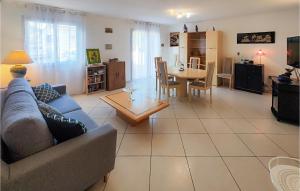 Maisons de vacances Beautiful Home In Nebian With Wifi : photos des chambres