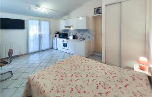 Beautiful Home In Nébian With Wifi