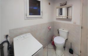 Maisons de vacances Beautiful Home In Nebian With Wifi : photos des chambres