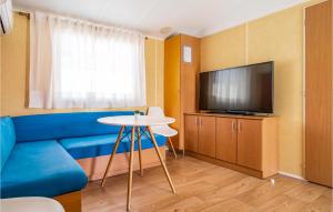 2 Bedroom Nice Apartment In Chipiona