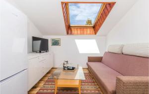 Lovely Apartment In Kampor With Kitchen