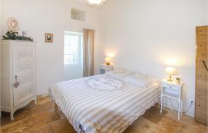 Maisons de vacances Beautiful Home In Banne : photos des chambres