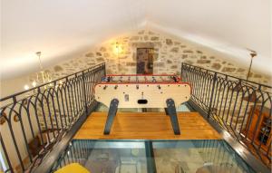 Maisons de vacances Beautiful Home In Banne : photos des chambres