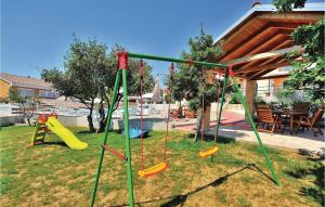 Amazing Apartment In Posedarje With Wifi 