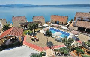 Amazing Apartment In Posedarje With Wifi 
