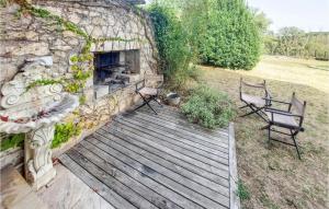 Maisons de vacances Awesome Home In Vianne : photos des chambres