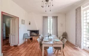 Maisons de vacances Awesome Home In Vianne : photos des chambres