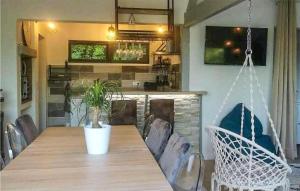 Maisons de vacances Awesome Home In Vianne : photos des chambres
